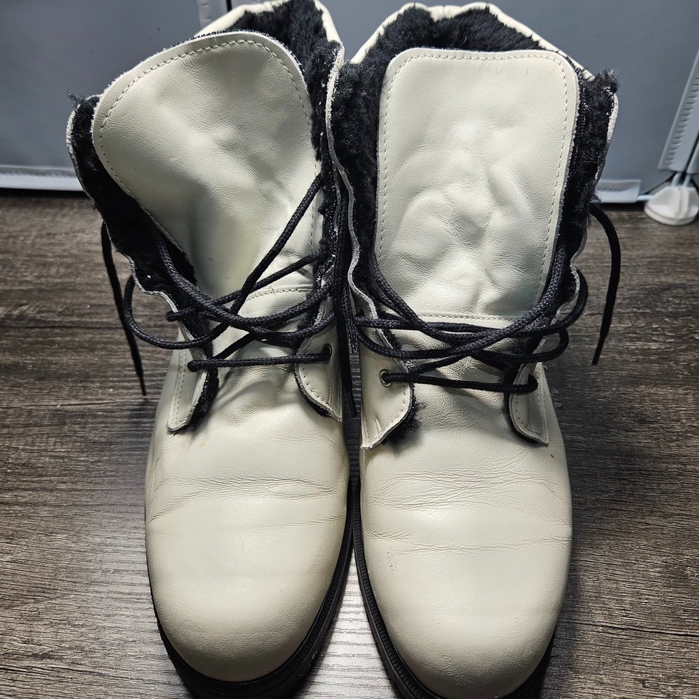 Vintage College Womens Cream Leather Lace Up Winter Boots 10D Made in Canada